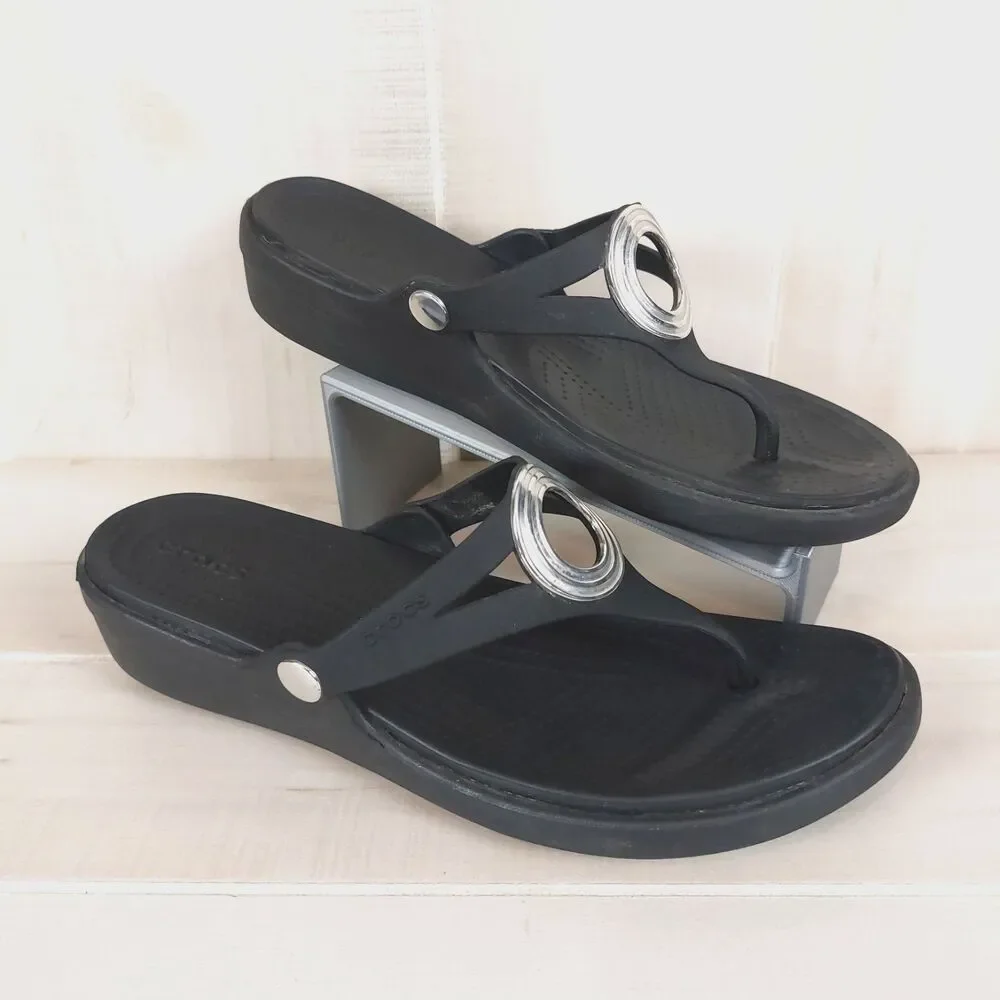 Crocs Sanrah Beveled Circle Sandals Women's Size 10 Black Flip Flops
